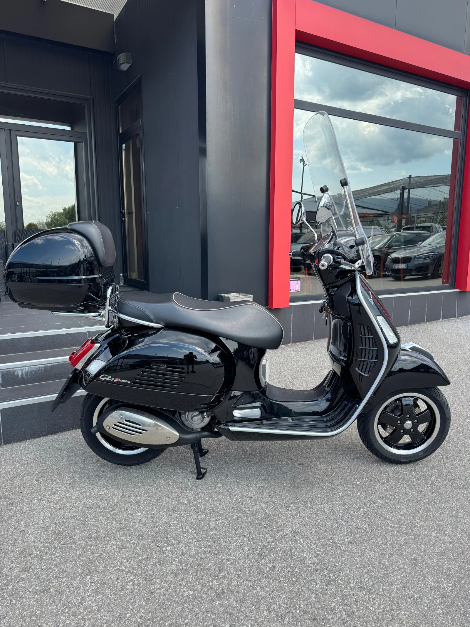 Vespa GTS SUPER-300-ABS-ASR-10000км., снимка 2 - Мотоциклети и мототехника - 54810246