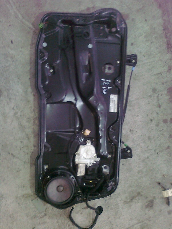 ел.машинка за предно ляво стъкло Фолксваген Голф 4,стъклоповдигач (сив 1.6)1