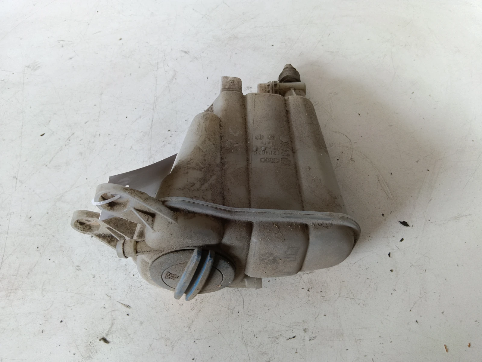 казанче антифриз 8K0121403G 2.0TDI Audi Q5
