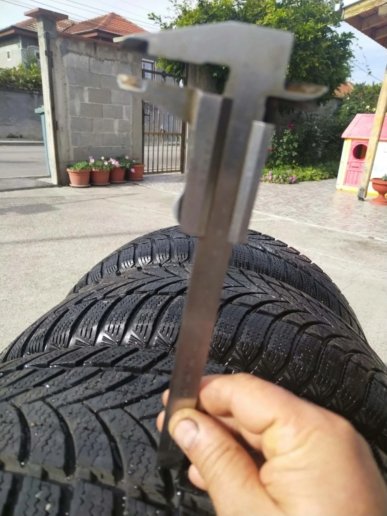 Гуми Зимни 255/60R17
