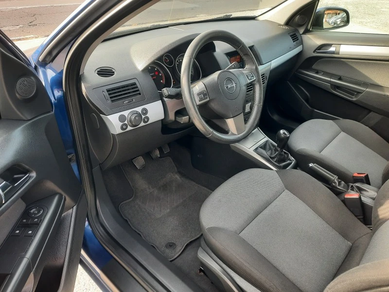 Opel Astra 1, 9CDTI, снимка 11 - Автомобили и джипове - 45552198