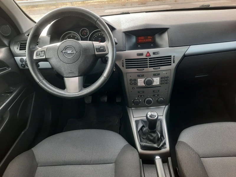 Opel Astra 1, 9CDTI, снимка 9 - Автомобили и джипове - 45552198