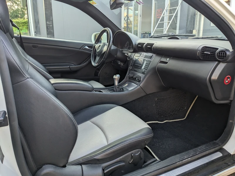 Mercedes-Benz C 180 Coupe Sport Edition, снимка 9 - Автомобили и джипове - 47571610