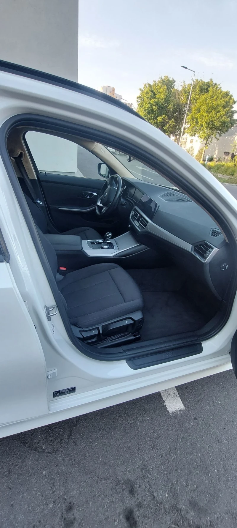 BMW 318 Mild-Hybrid/ Carplay-Android auto/ Distronic, снимка 10 - Автомобили и джипове - 52588316