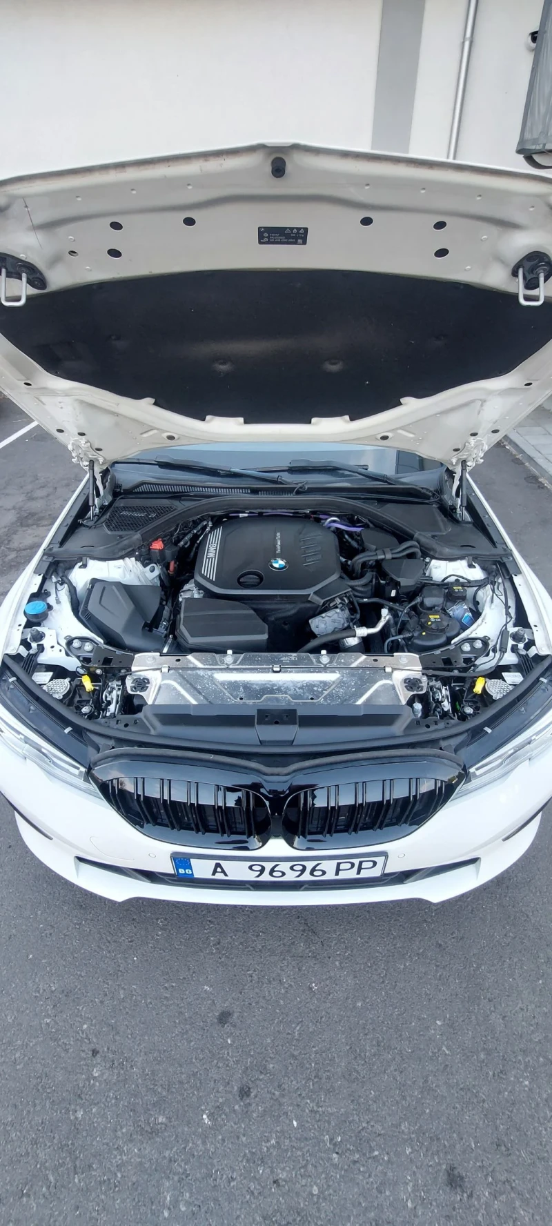 BMW 318 Mild-Hybrid/ Carplay-Android auto/ Distronic, снимка 11 - Автомобили и джипове - 52588316