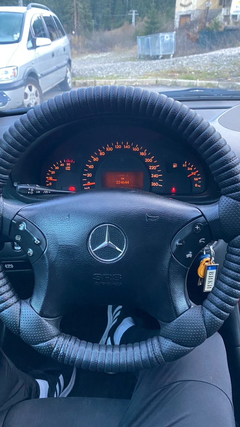 Mercedes-Benz C 220, снимка 3 - Автомобили и джипове - 52545846