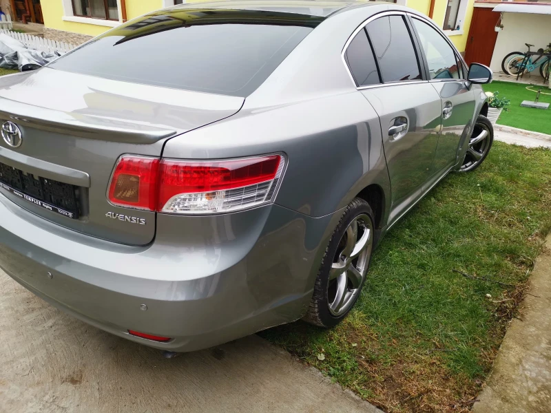 Toyota Avensis 1.8 Седан, снимка 2 - Автомобили и джипове - 53214699