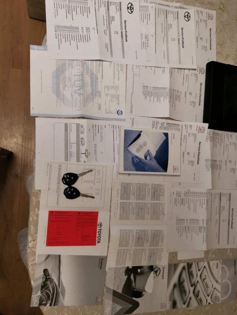 Toyota Avensis 1.8 Седан, снимка 10 - Автомобили и джипове - 53214699