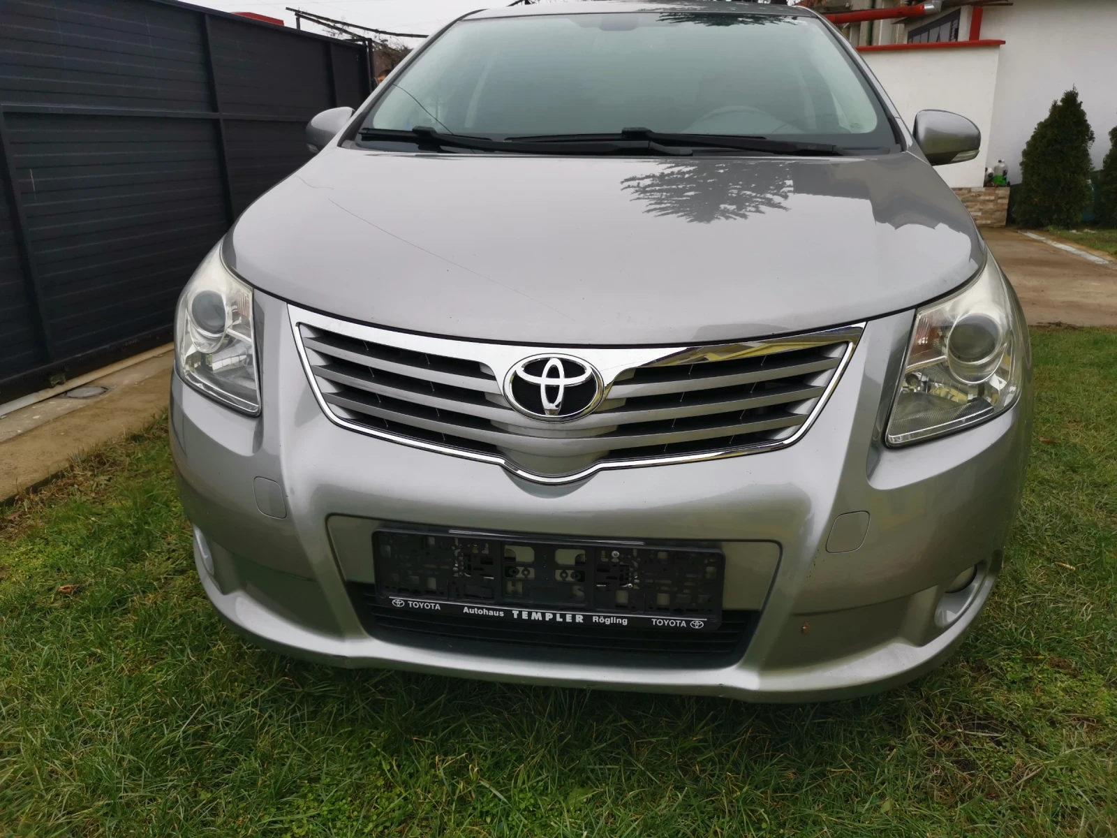 Toyota Avensis 1.8 Седан, снимка 1