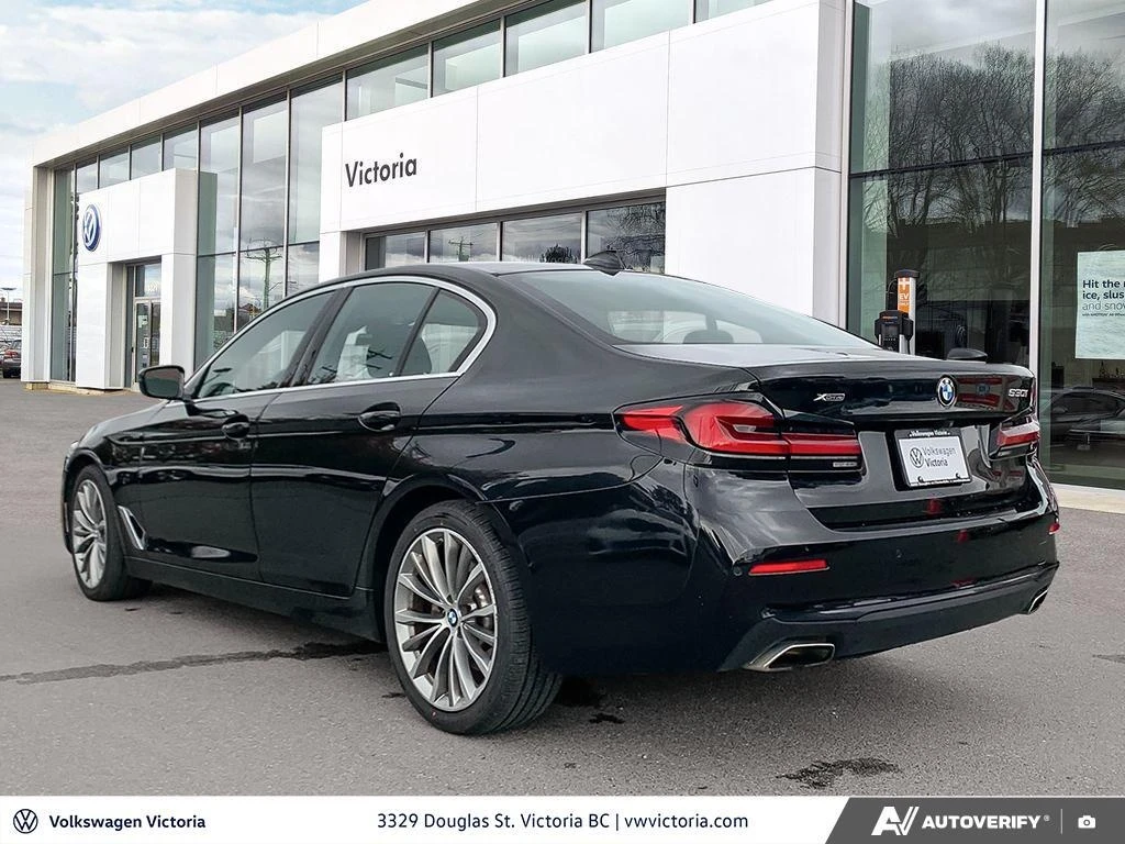 BMW 530 * xDrive Sedan * CARFAX * БЕЗ ПЪРВОНАЧАЛНА ВНОСКА - изображение 4