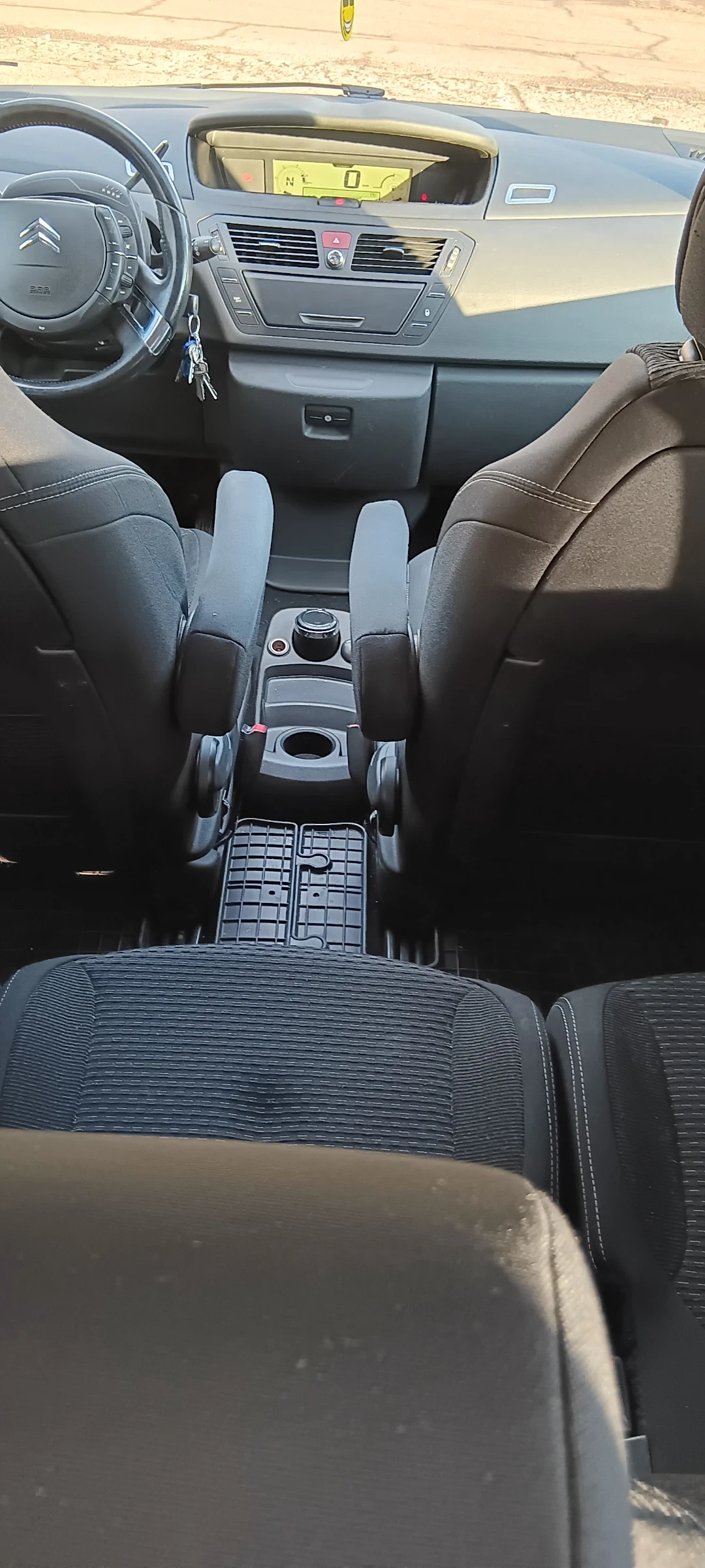 Citroen Grand C4 Picasso 1.6 HDI - изображение 8