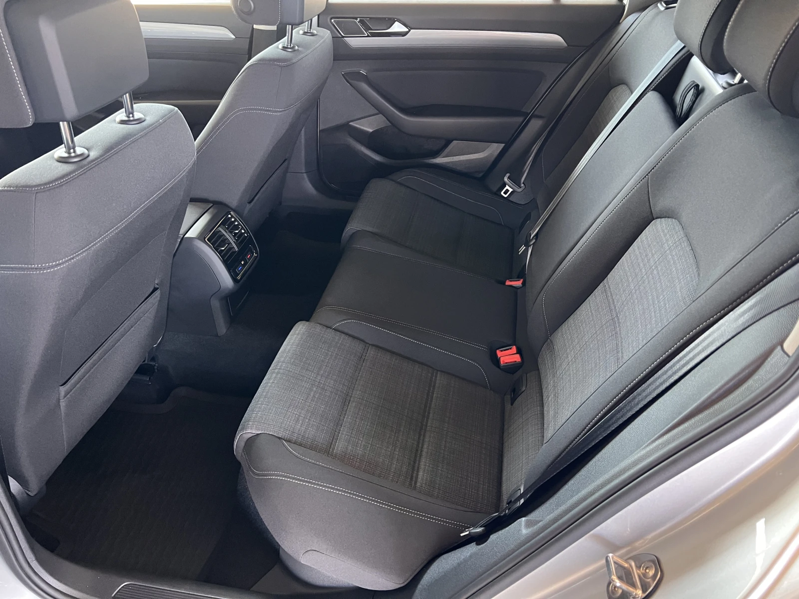 VW Passat BUSINESS/2.0TDI/150k.c./6МТ/N1, снимка 10 - Автомобили и джипове - 53794817