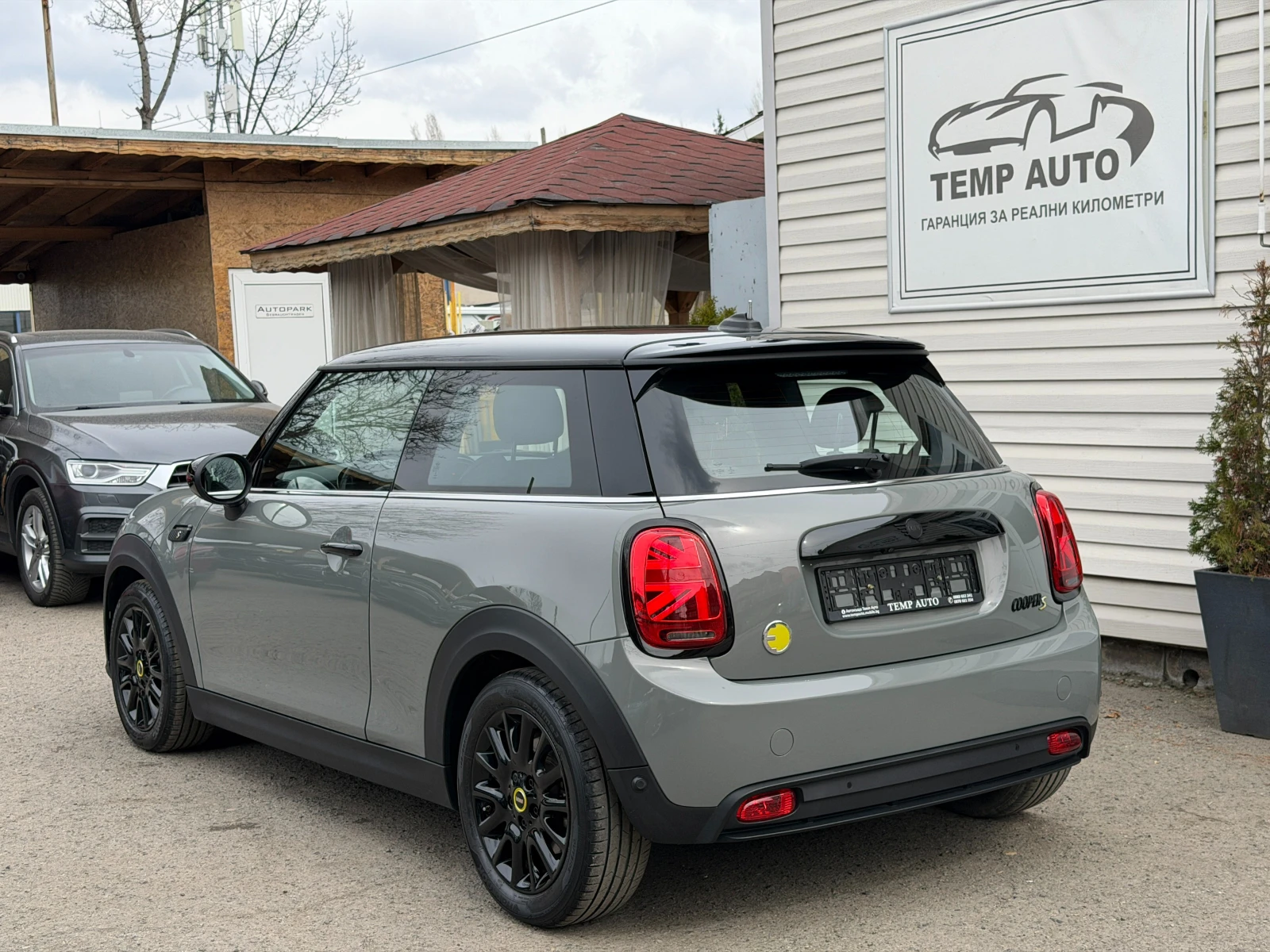 Mini Cooper SE* 184кс* ПЪЛНА СЕРВИЗНА ИСТОРИЯ С ВАЛИДНА ГАРАНЦ, снимка 7 - Автомобили и джипове - 53925914