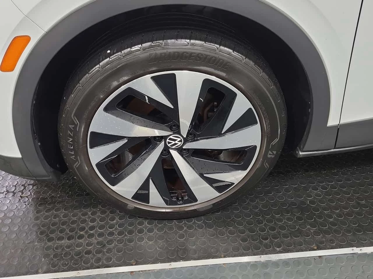 VW ID.4 PRO/CARFAX/ПАНОРАМА/2 КЛЮЧА/ПОДГРЕВ/4х4, снимка 17 - Автомобили и джипове - 53954418