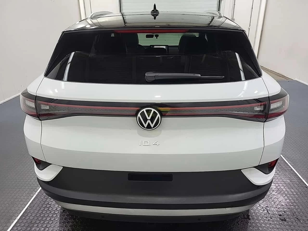 VW ID.4 PRO/CARFAX/ПАНОРАМА/2 КЛЮЧА/ПОДГРЕВ/4х4, снимка 5 - Автомобили и джипове - 53954418