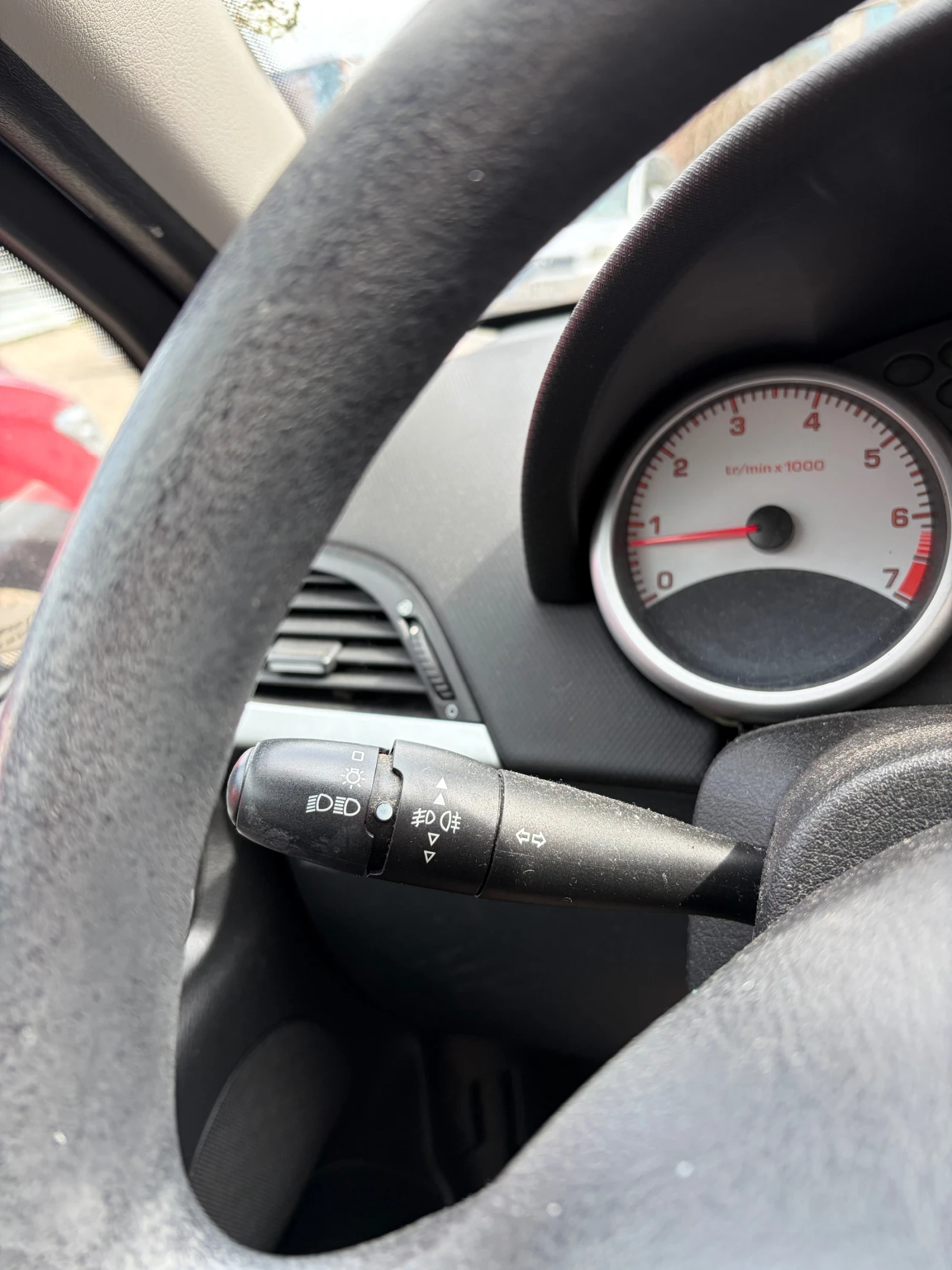 Peugeot 207 бензин, снимка 7 - Автомобили и джипове - 54180720