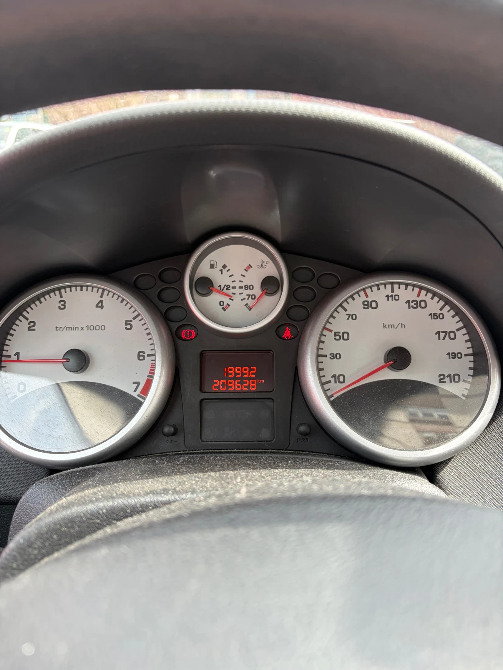 Peugeot 207 бензин, снимка 14 - Автомобили и джипове - 54180720