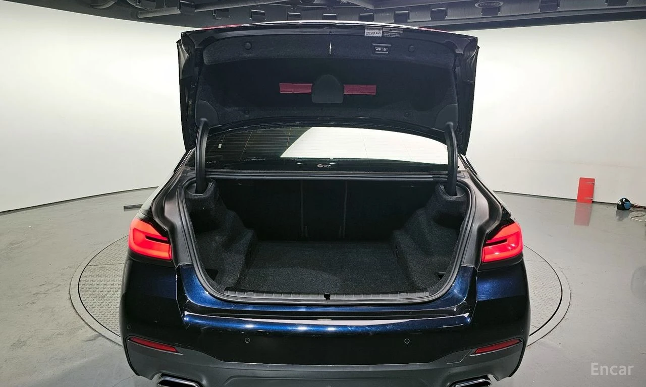 BMW 520 MPACK* HARMAN* HEADUP* СЛ.ЛЕНТИ* М.ТОЧКА* AMBIENT, снимка 5 - Автомобили и джипове - 54450695