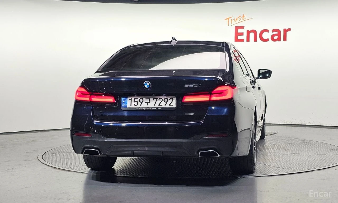 BMW 520 MPACK* HARMAN* HEADUP* СЛ.ЛЕНТИ* М.ТОЧКА* AMBIENT, снимка 4 - Автомобили и джипове - 54450695