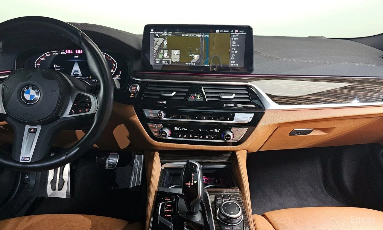 BMW 520 MPACK* HARMAN* HEADUP* СЛ.ЛЕНТИ* М.ТОЧКА* AMBIENT, снимка 12 - Автомобили и джипове - 54450695