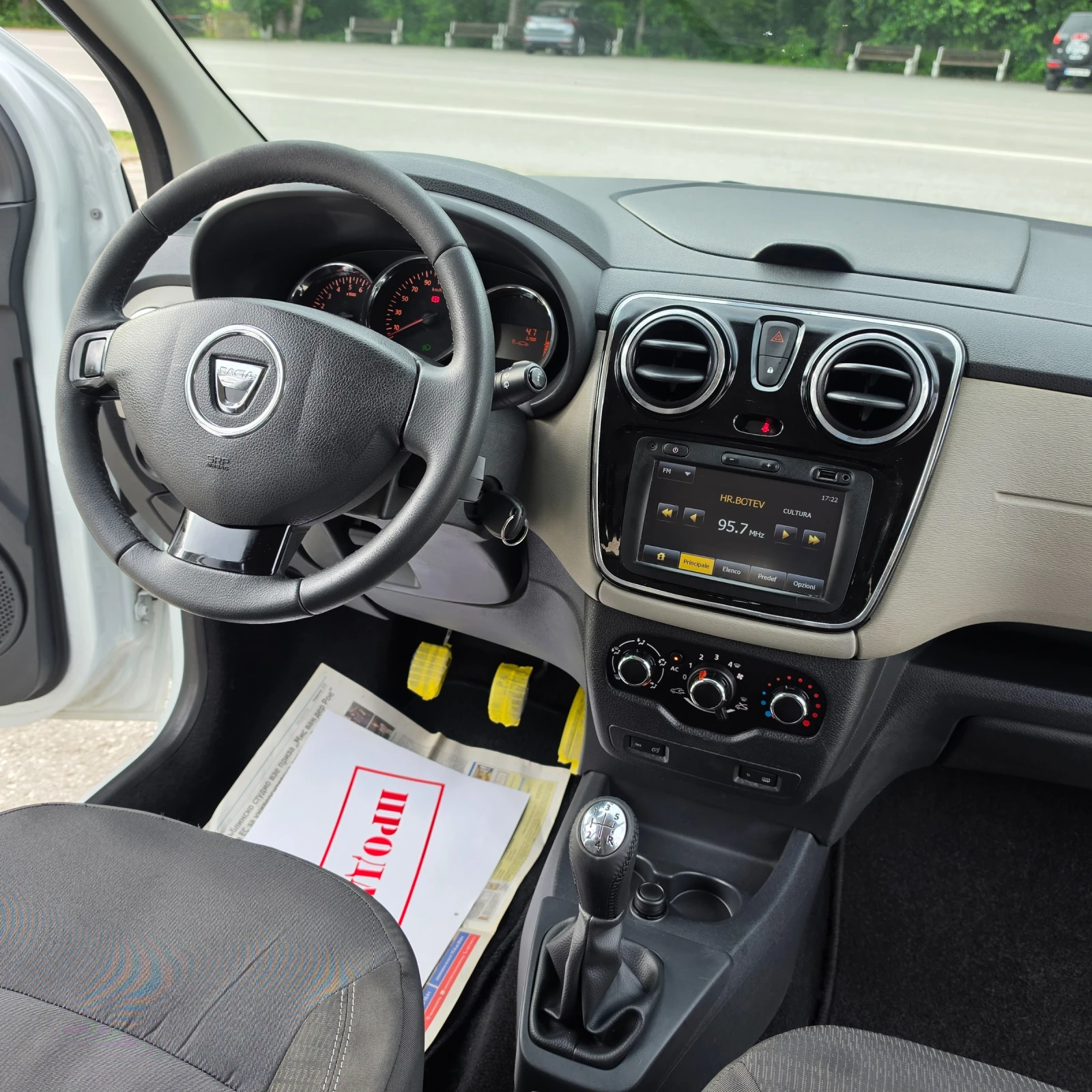 Dacia Lodgy 1.5DCI, снимка 8 - Автомобили и джипове - 54744490