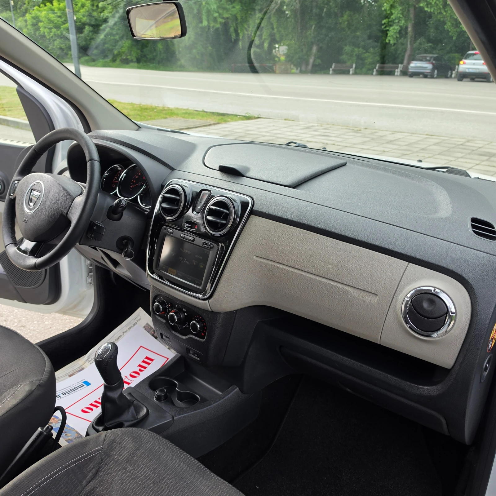 Dacia Lodgy 1.5DCI, снимка 13 - Автомобили и джипове - 54744490