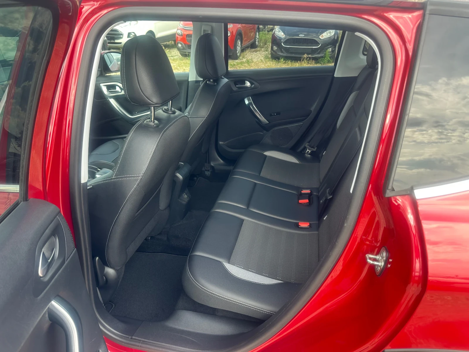 Peugeot 2008, снимка 10 - Автомобили и джипове - 55062568