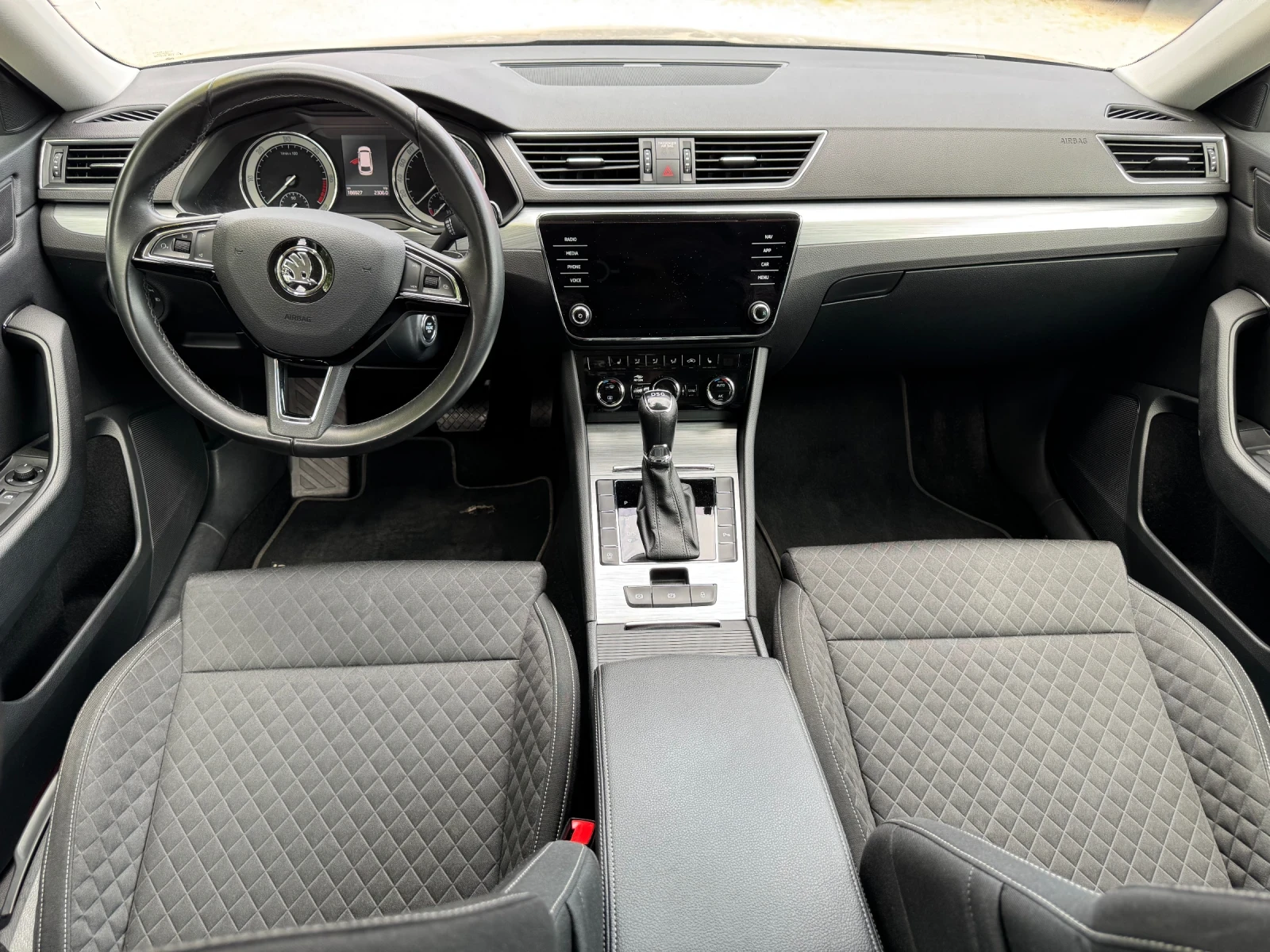 Skoda Superb 2.0 TDI, снимка 9 - Автомобили и джипове - 55135563