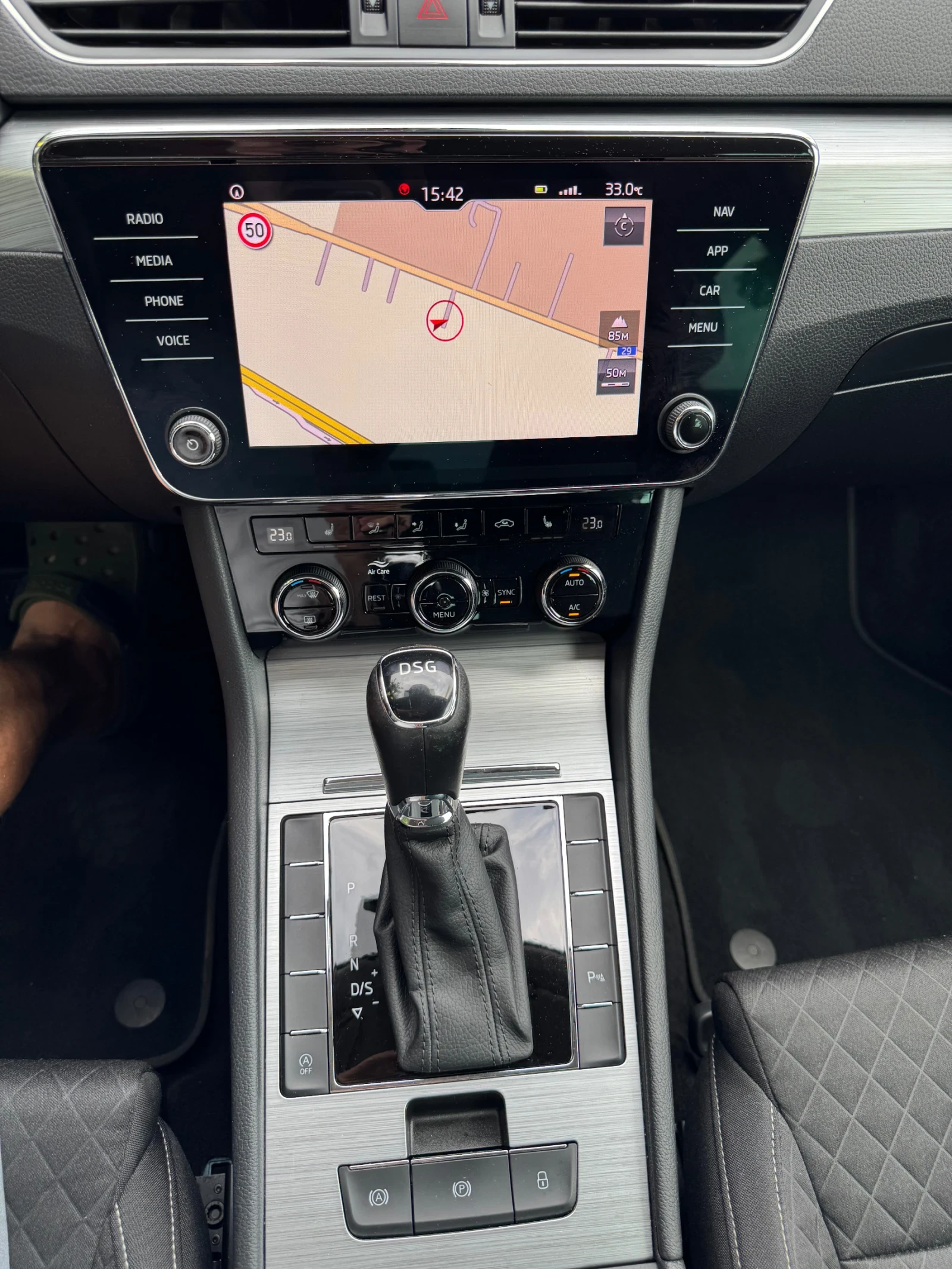 Skoda Superb 2.0 TDI, снимка 10 - Автомобили и джипове - 55135563