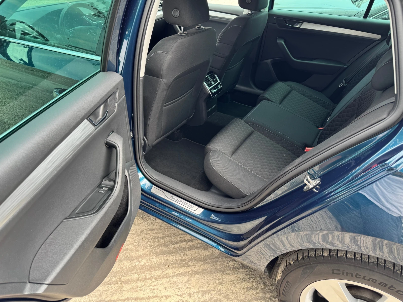Skoda Superb 2.0 TDI, снимка 14 - Автомобили и джипове - 55135563