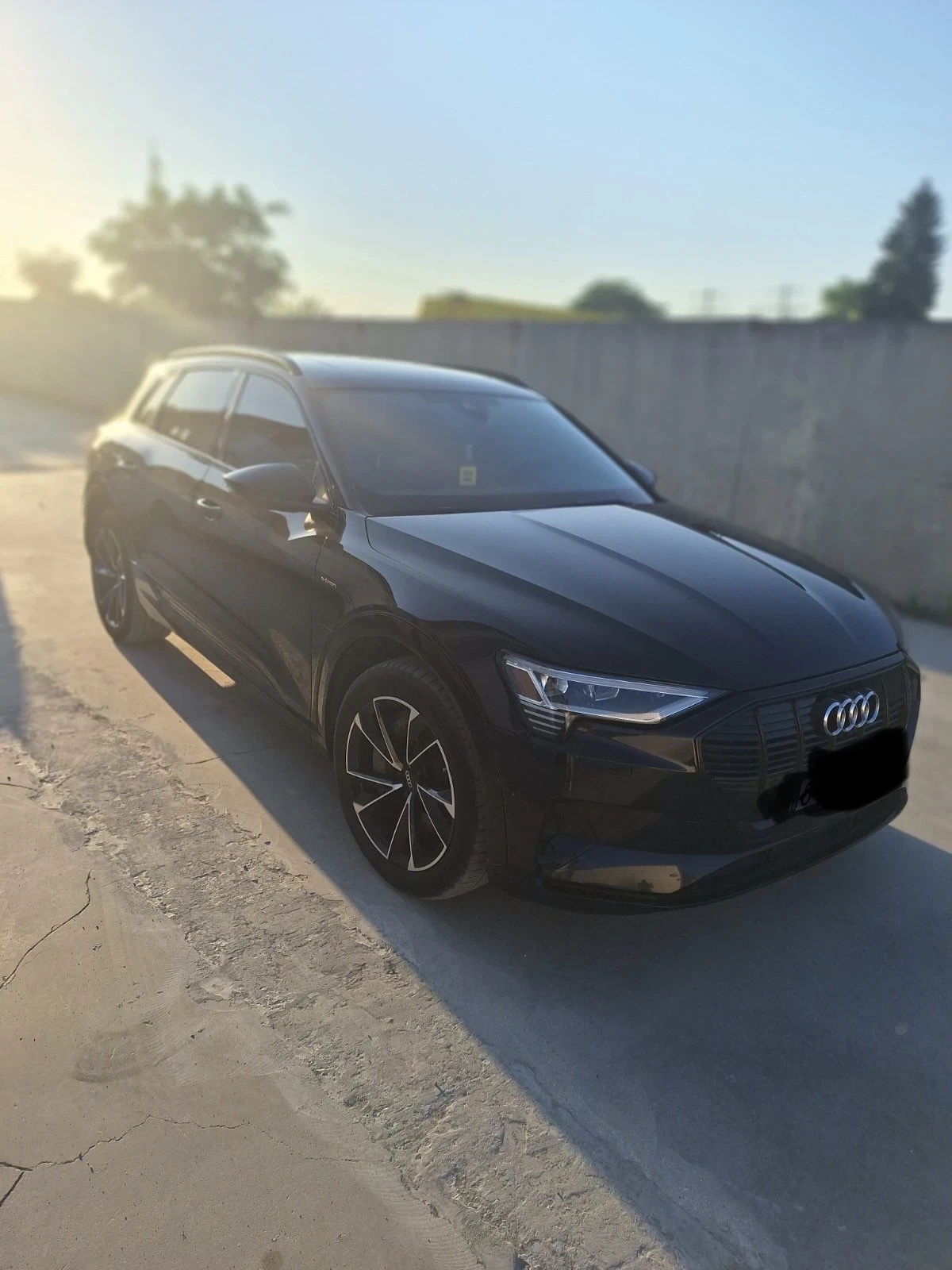 Audi E-Tron Audi e-tron 55 quattro / Matrix LED / 360  Камери , снимка 2 - Автомобили и джипове - 55254372