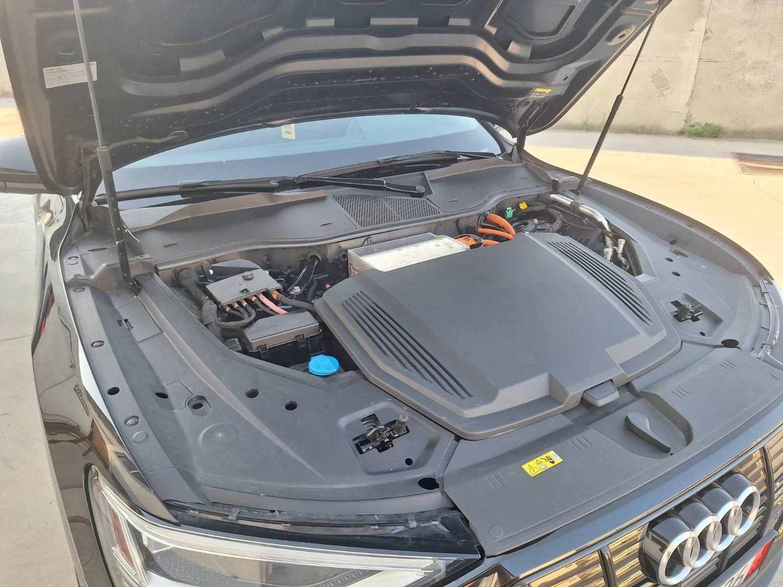 Audi E-Tron Audi e-tron 50 quattro / Matrix LED / 360  Камери , снимка 6 - Автомобили и джипове - 55254372