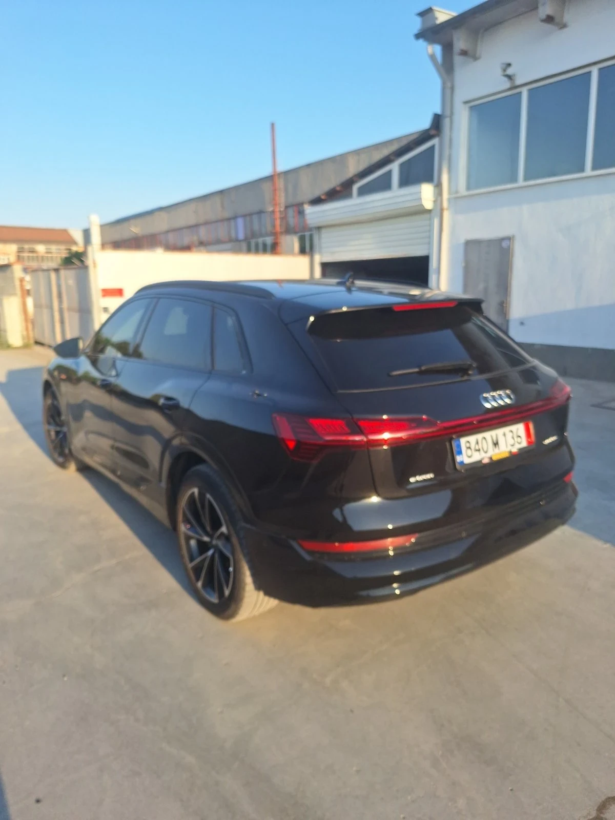 Audi E-Tron Audi e-tron 50 quattro / Matrix LED / 360  Камери , снимка 4 - Автомобили и джипове - 55254372