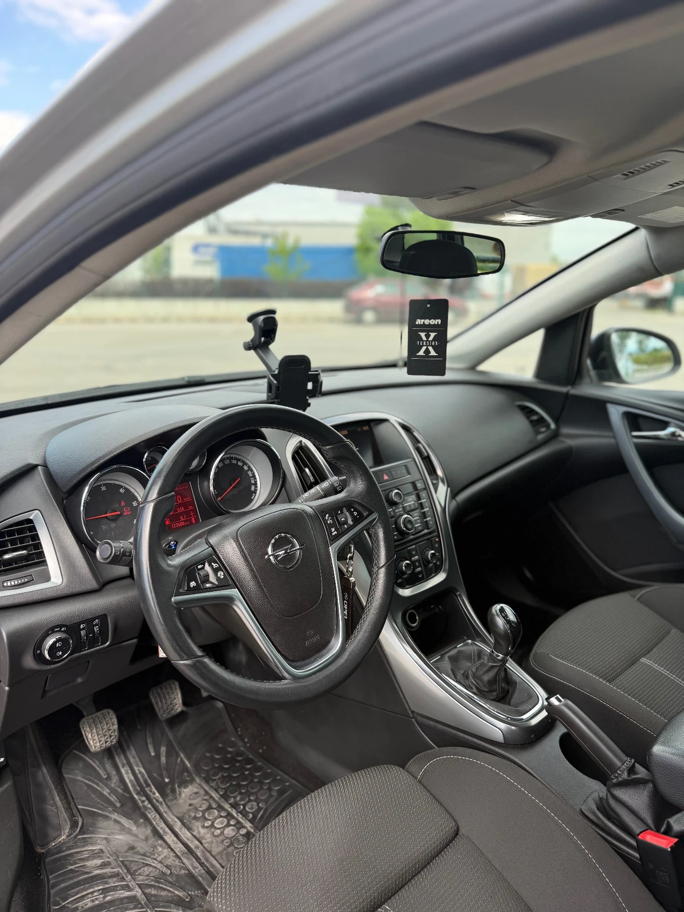 Opel Astra J, снимка 5 - Автомобили и джипове - 55291939