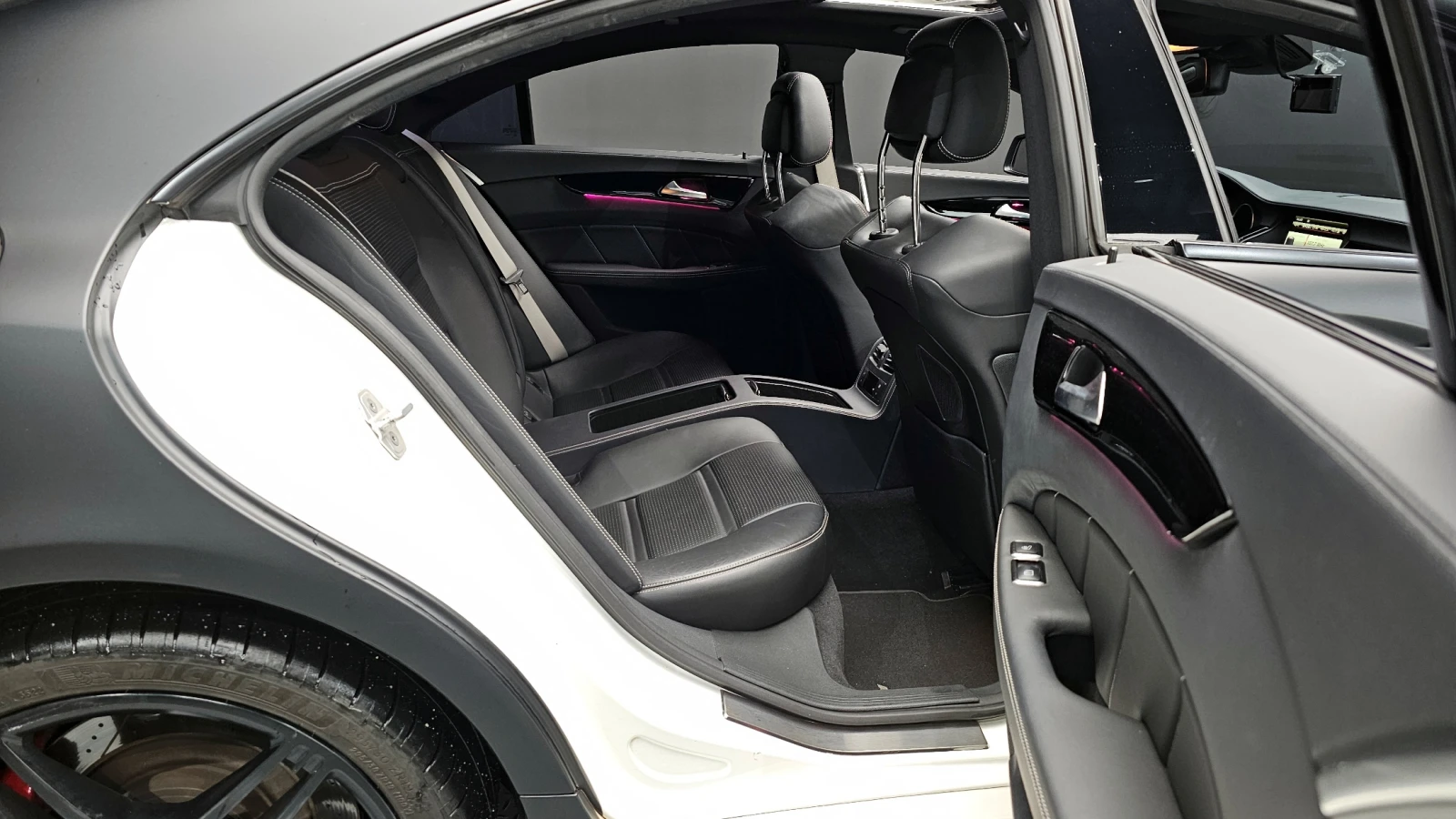 Mercedes-Benz CLS 63 AMG ЕЛ. БАГАЖНИК* ЛЮК* КРАЙНА ЦЕНА, снимка 11 - Автомобили и джипове - 55435403
