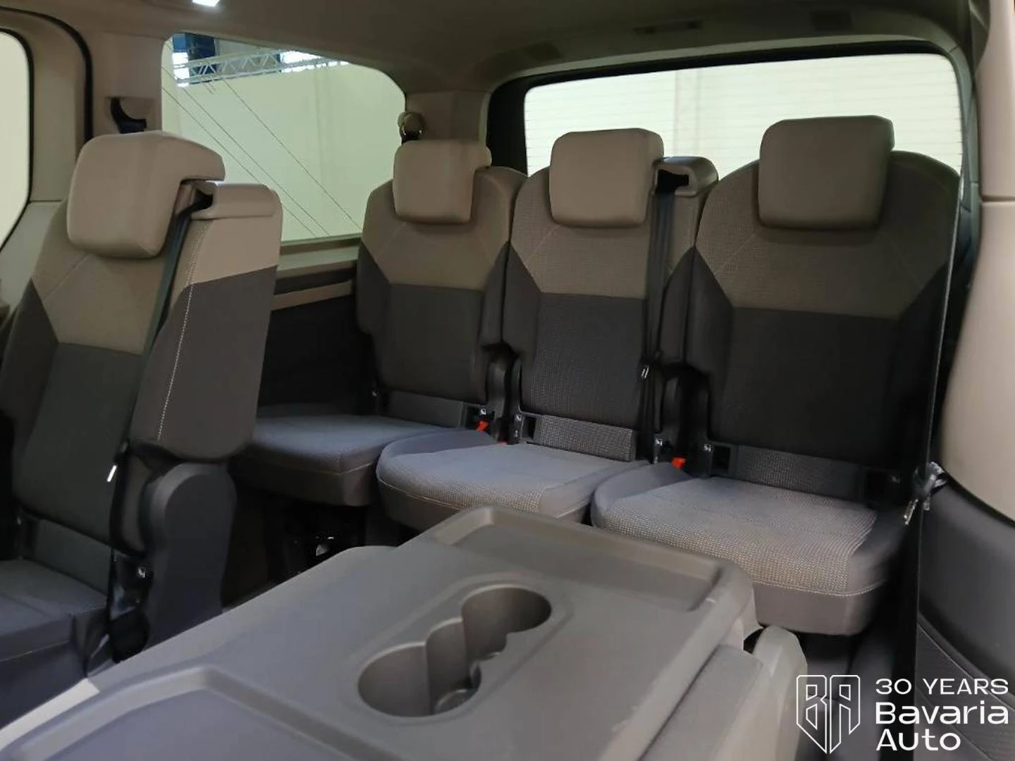 VW Multivan Edition long DSG Easy Open Basic, снимка 10 - Автомобили и джипове - 55472885