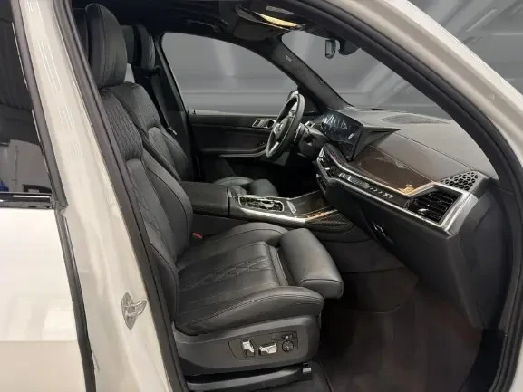 BMW X7 40i xDrive = M-Sport = Shadow Line Гаранция, снимка 11 - Автомобили и джипове - 53902696