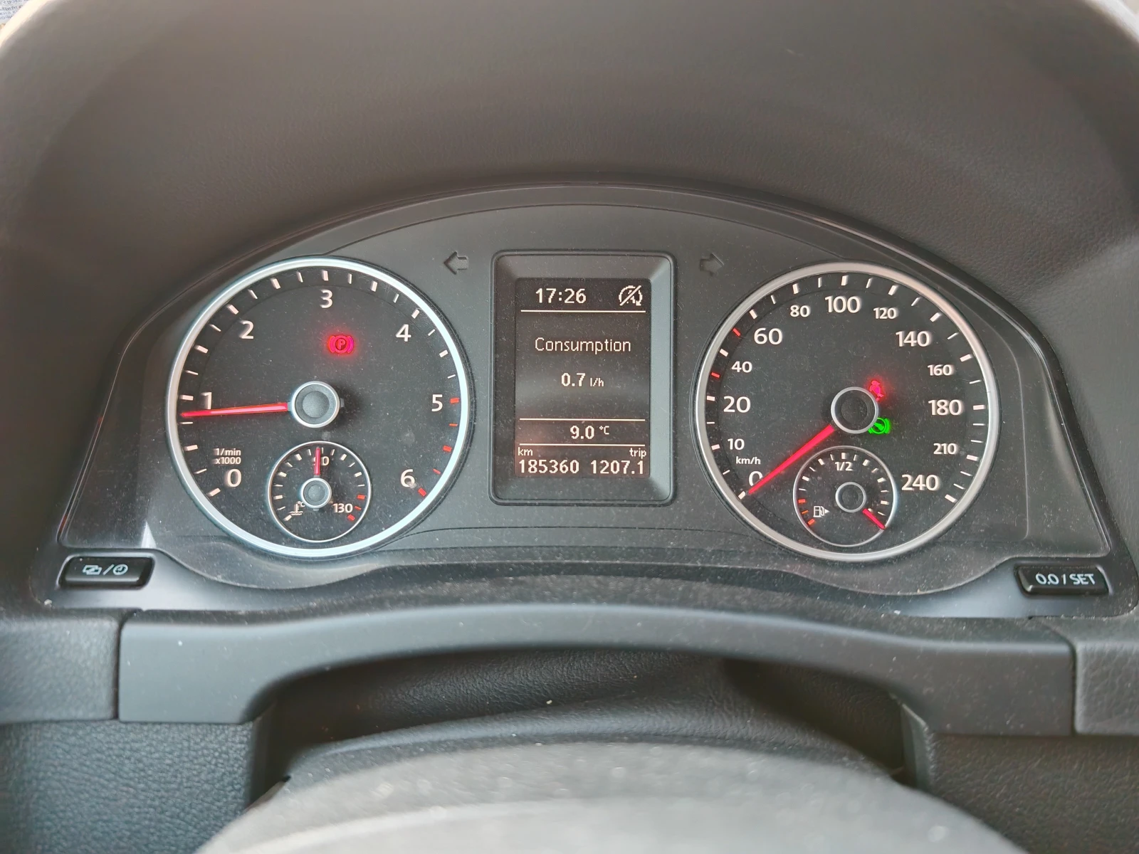 VW Tiguan, снимка 6 - Автомобили и джипове - 53784476