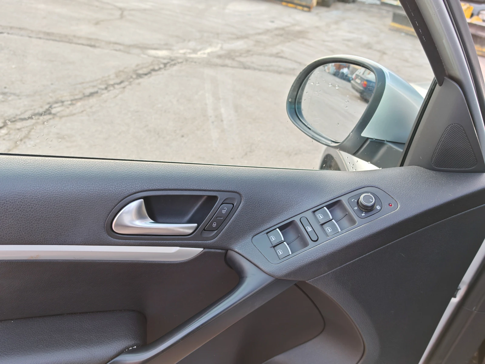 VW Tiguan, снимка 5 - Автомобили и джипове - 53784476