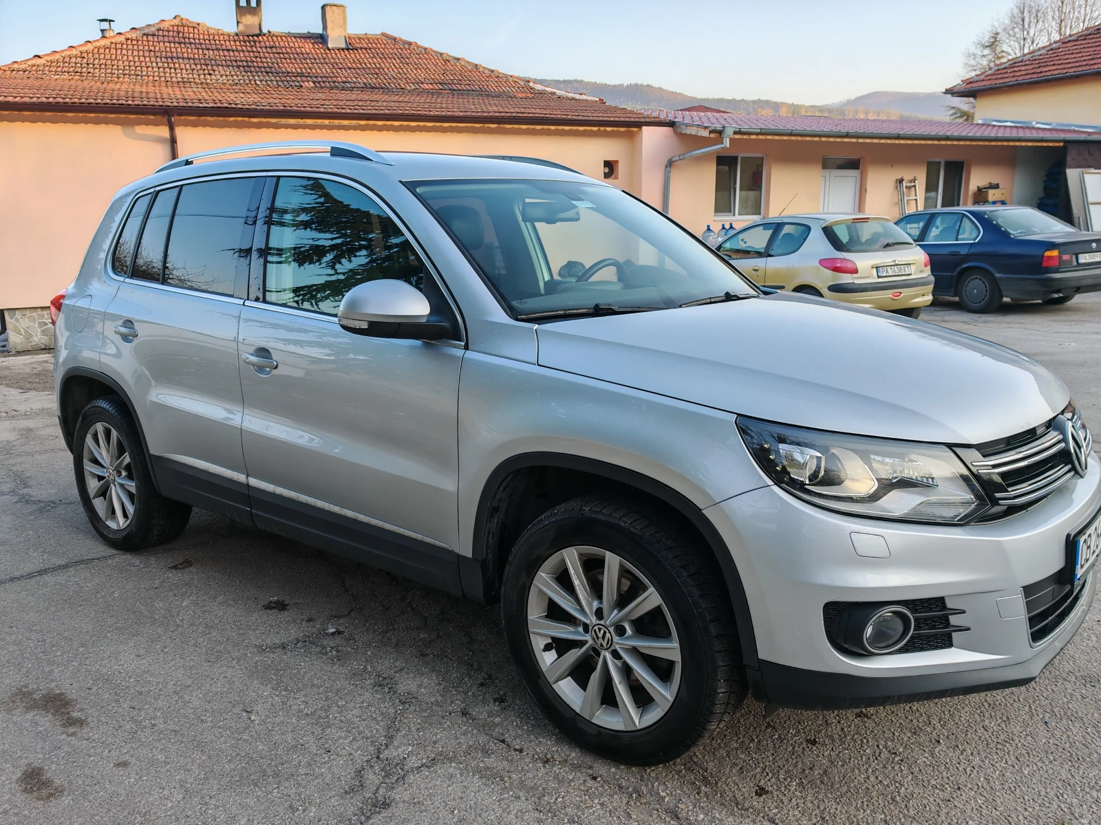 VW Tiguan, снимка 3 - Автомобили и джипове - 53784476