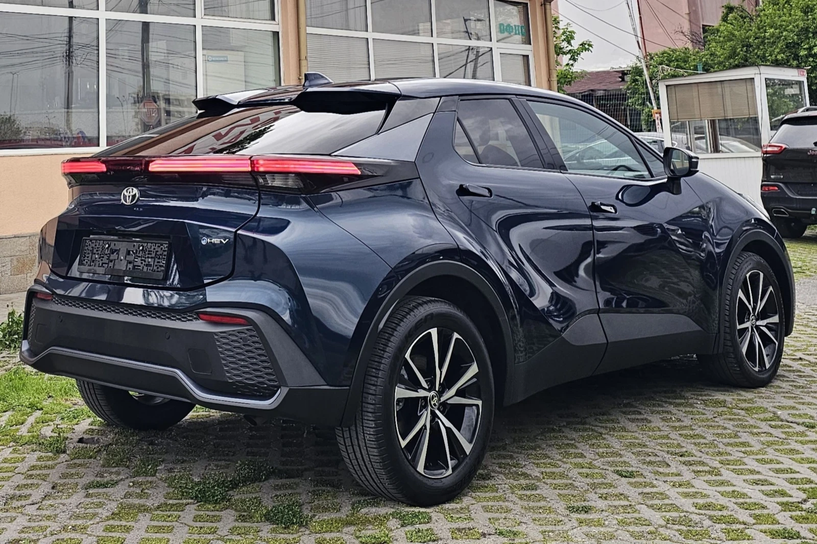 Toyota C-HR 1.8 Hybrid Keyless CarPlay Гаранция , снимка 6 - Автомобили и джипове - 54479578
