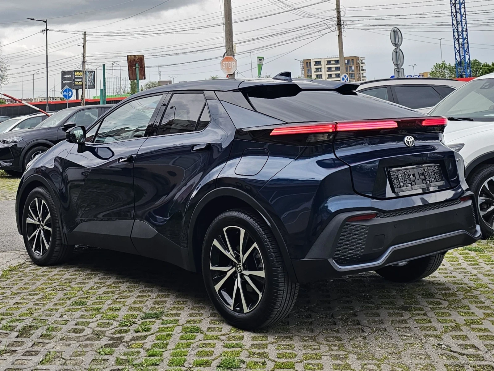 Toyota C-HR 1.8 Hybrid Keyless CarPlay Гаранция , снимка 4 - Автомобили и джипове - 54479578