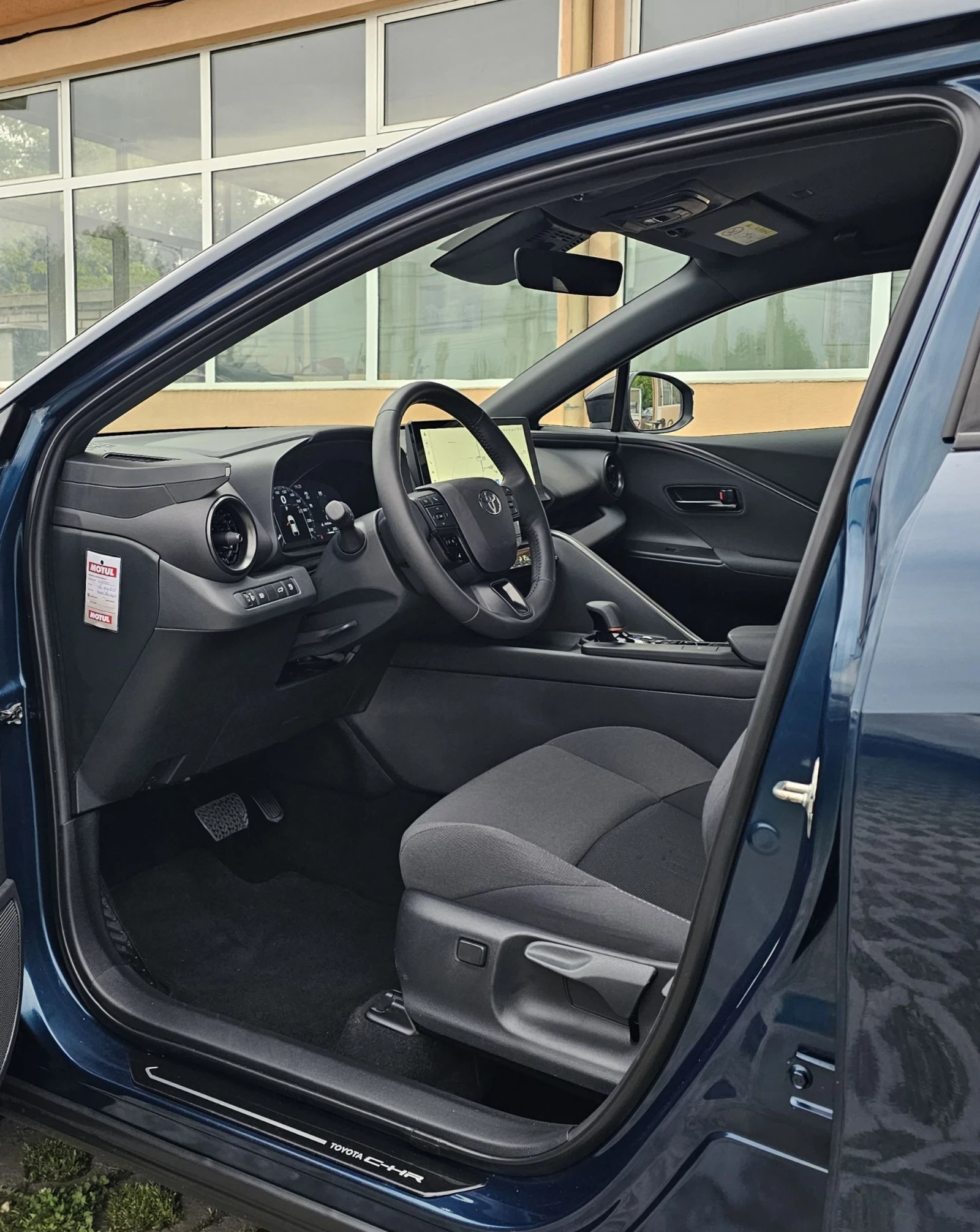 Toyota C-HR 1.8 Hybrid Keyless CarPlay Гаранция , снимка 8 - Автомобили и джипове - 54479578