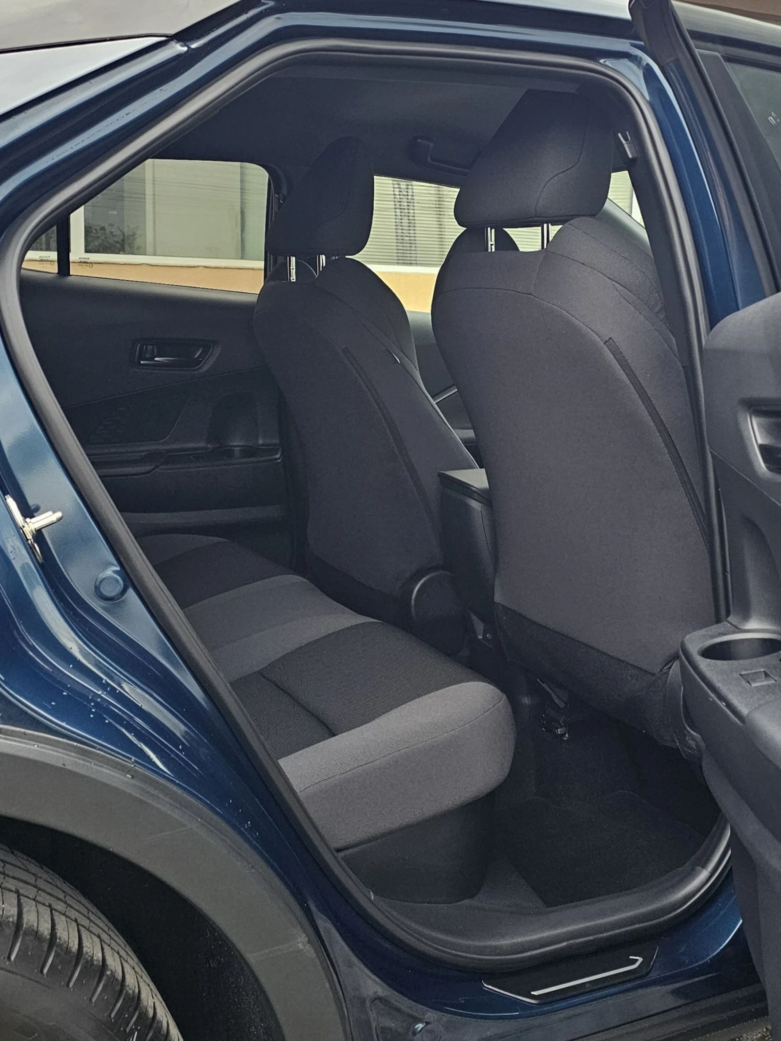 Toyota C-HR 1.8 Hybrid Keyless CarPlay Гаранция , снимка 11 - Автомобили и джипове - 54479578