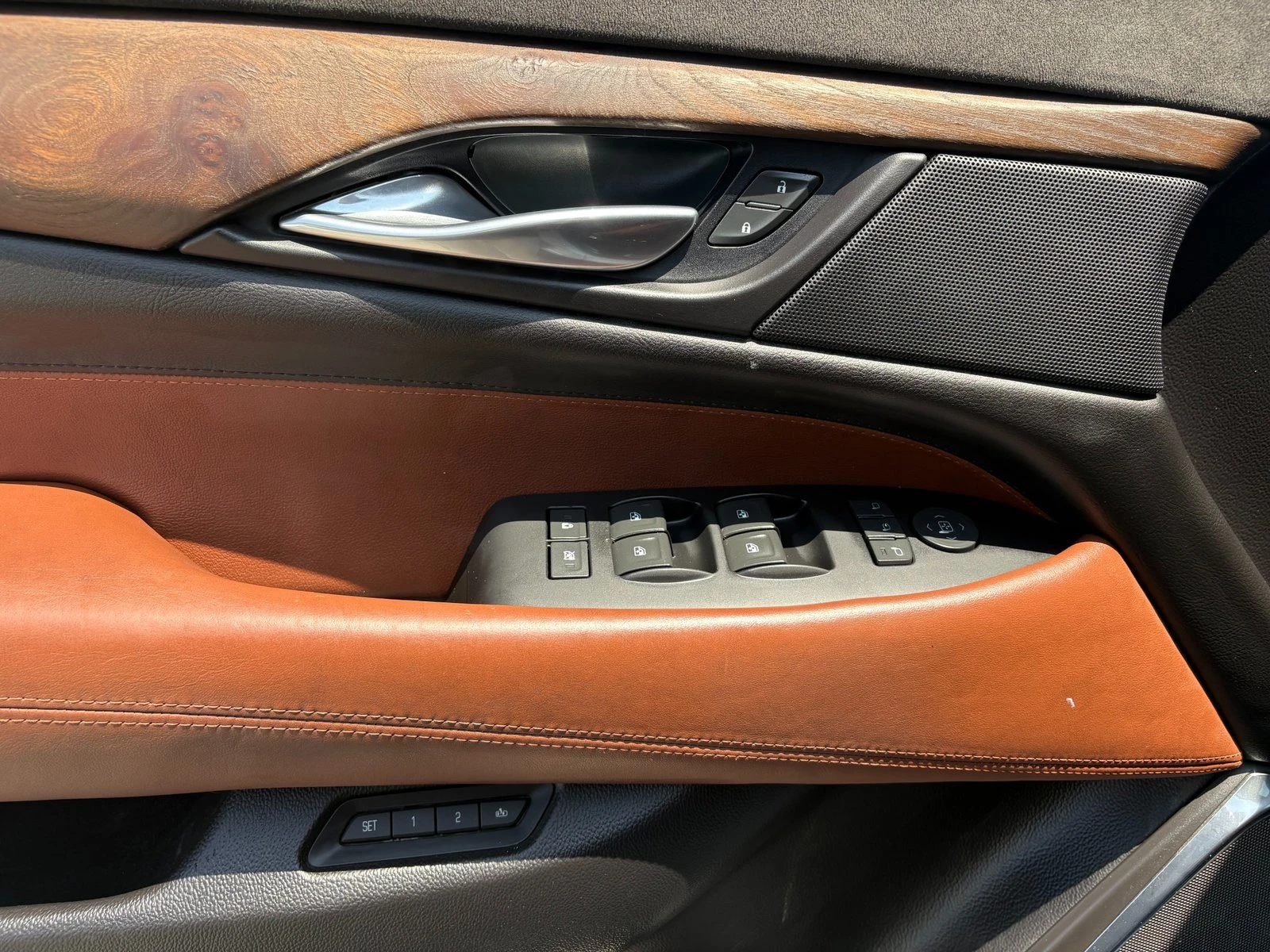 Cadillac Escalade 6.2* ЛЮК* 360* ПОДГРЕВ ВОЛАН* ЕЛ. БАГАЖНИК* КРАЙНА, снимка 9 - Автомобили и джипове - 55367098