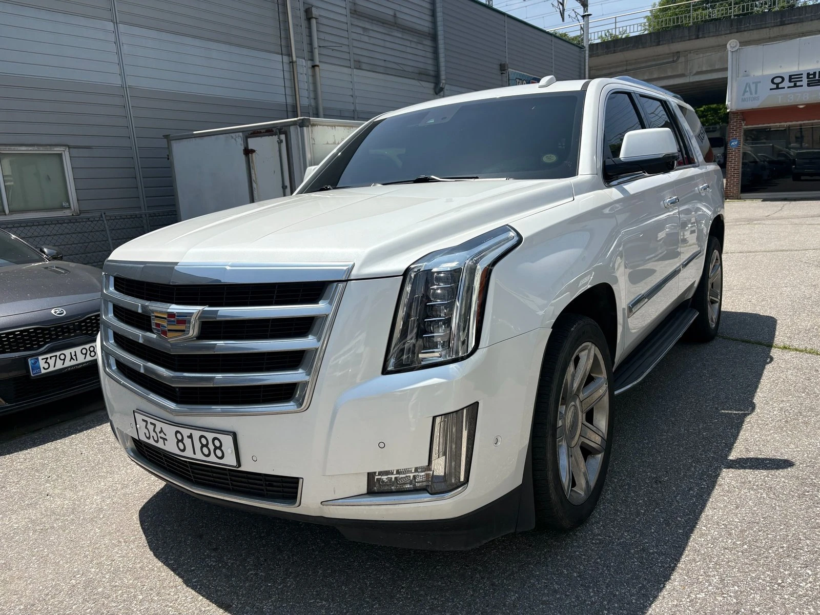 Cadillac Escalade 6.2* ЛЮК* 360* ПОДГРЕВ ВОЛАН* ЕЛ. БАГАЖНИК* КРАЙНА, снимка 3 - Автомобили и джипове - 55367098