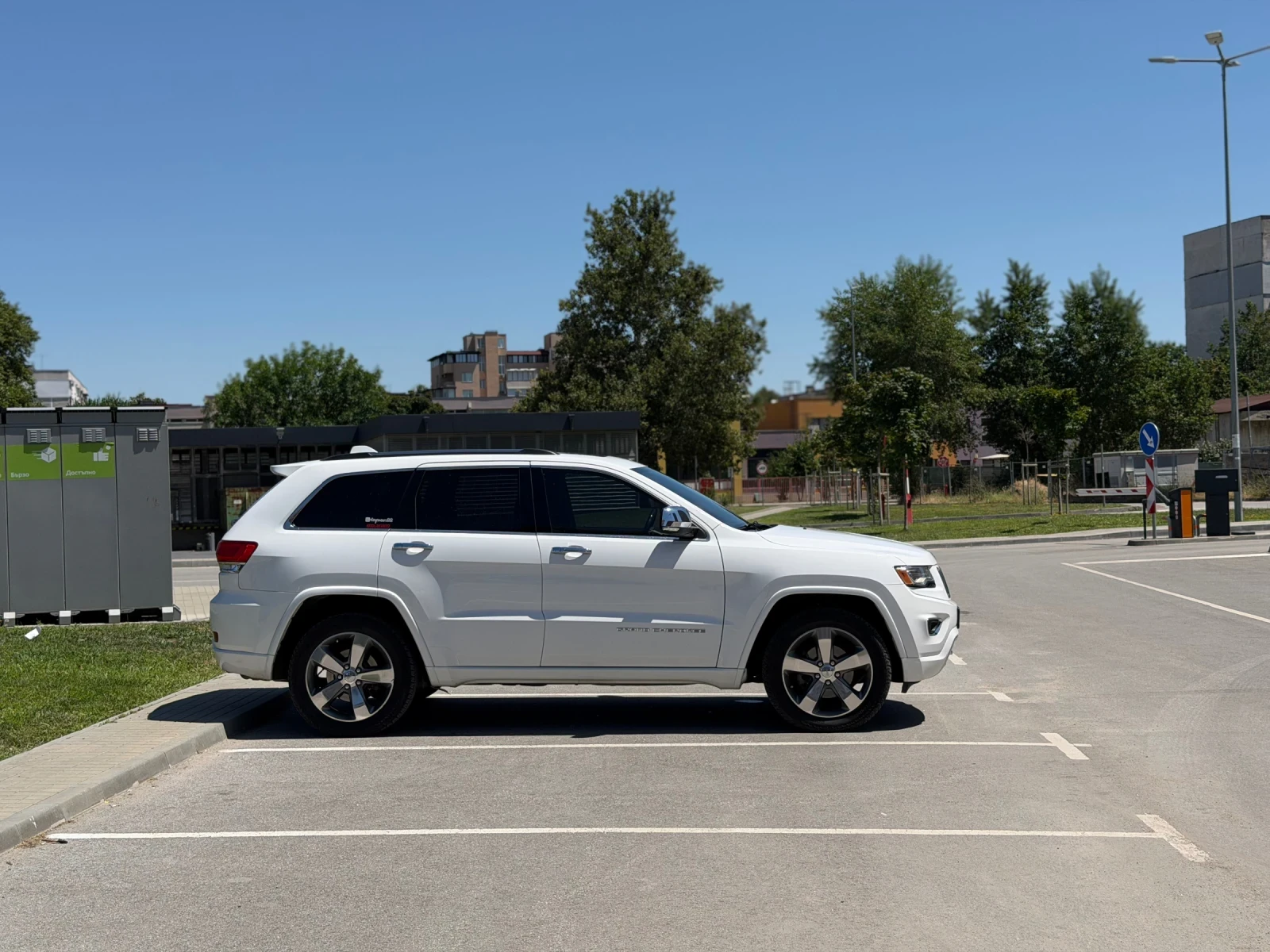 Jeep Grand cherokee 3.6 OVERLAND, снимка 4 - Автомобили и джипове - 55421919