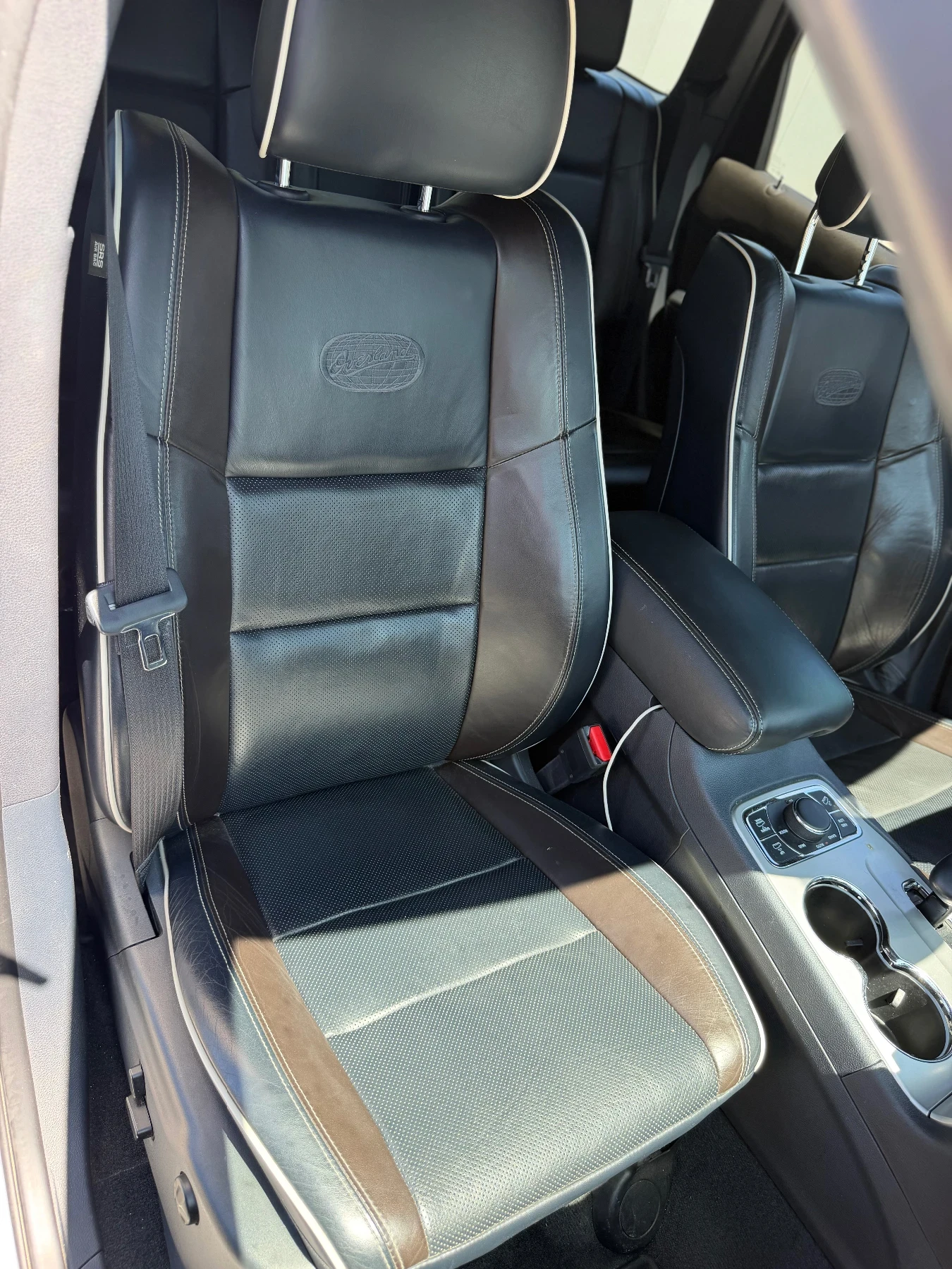 Jeep Grand cherokee 3.6 OVERLAND, снимка 14 - Автомобили и джипове - 55421919