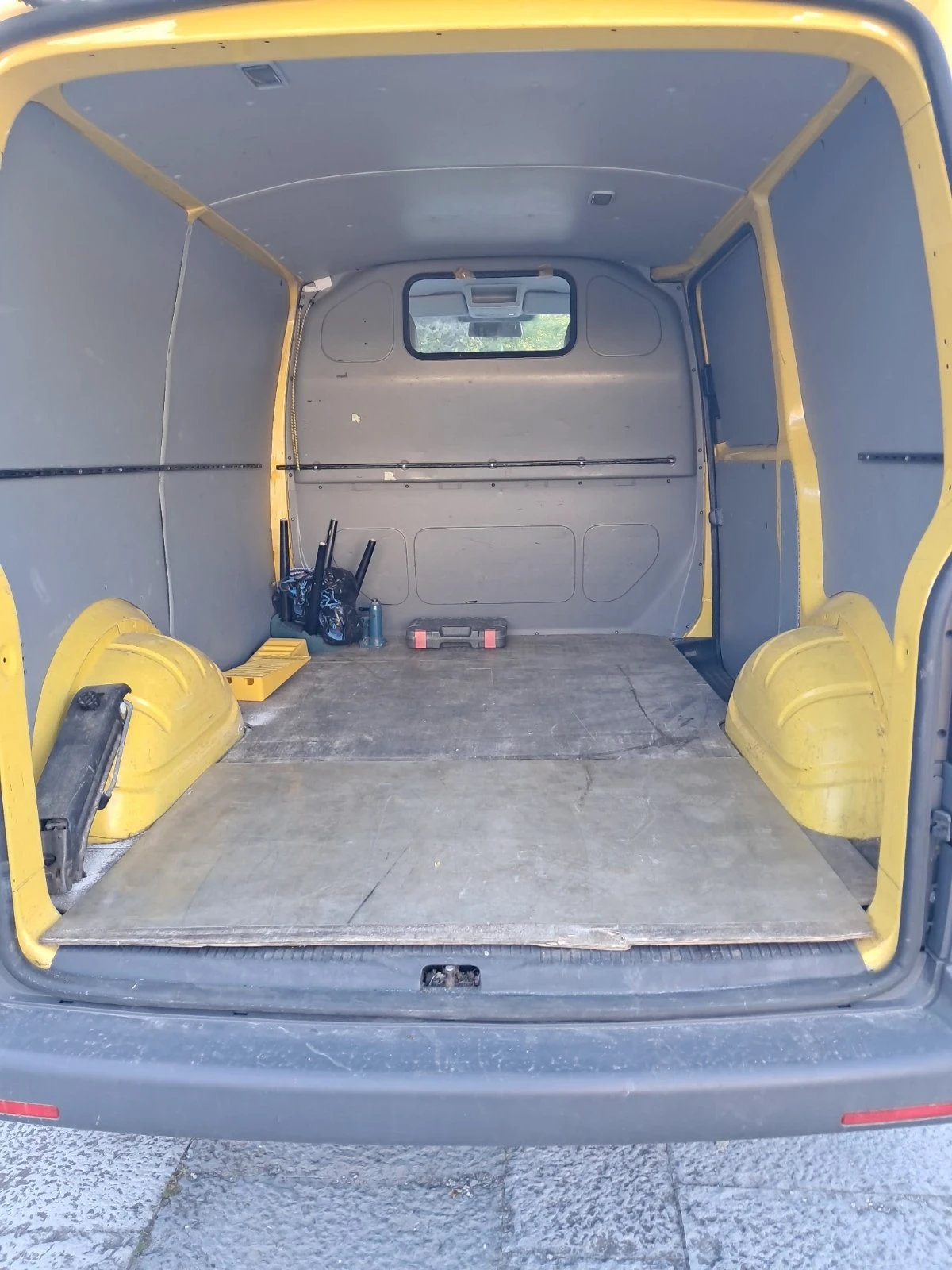 VW T5 1.9TDI, снимка 8 - Бусове и автобуси - 56349037