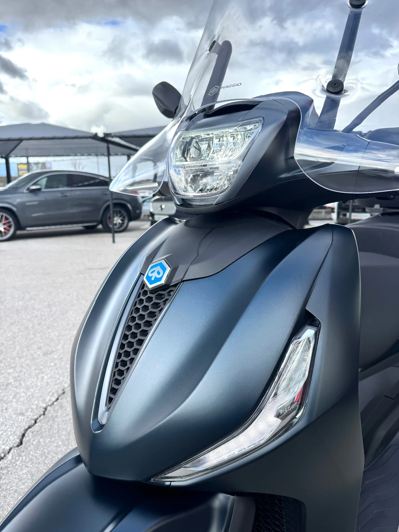 Piaggio Beverly 400S-ABS-ASR-8400км.-КАТО НОВ, снимка 7 - Мотоциклети и мототехника - 54082995